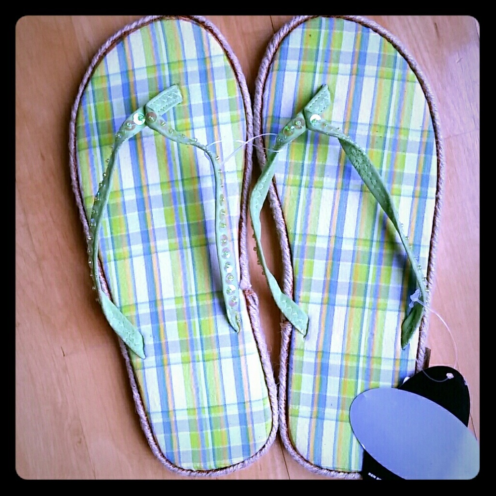 Beaded T-strap plaid sandals.